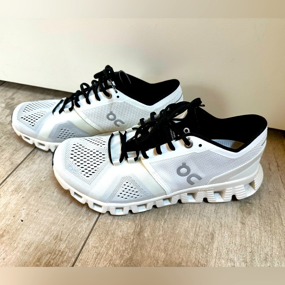 On Running Cloud X Athletic Shoes White, Size 8.